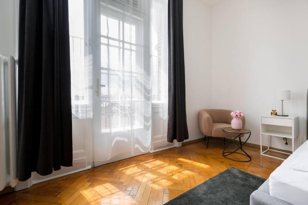 Grand Luxury On The Broadway W Jacuzzi Apartment Budapest