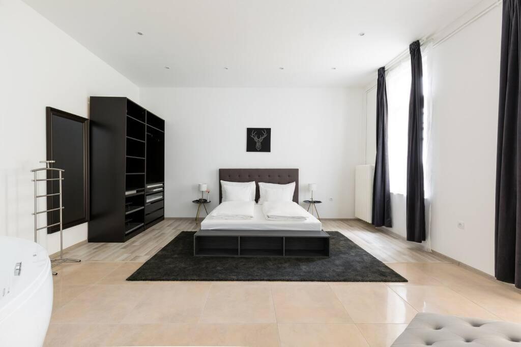 Grand Luxury On The Broadway W Jacuzzi Apartment *